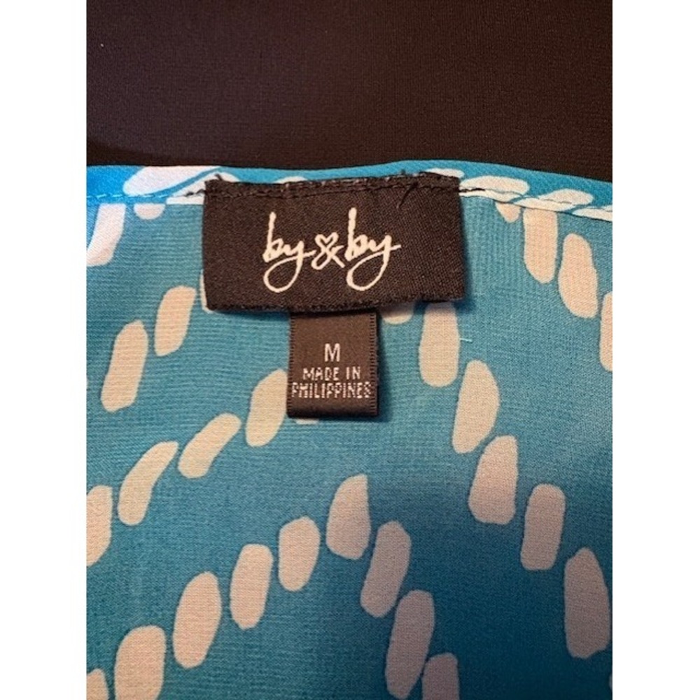 By & By short sleeve blouse, teal with white pattern, size medium - Picture 3 of 11